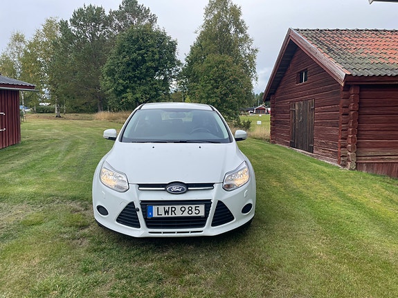 Ford Focus 2 of 6