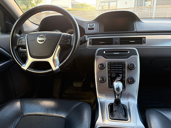 Volvo V70 7 of 12