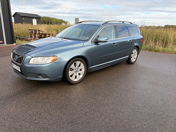 Volvo V70 3 of 12