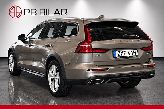 Volvo V60 Cross Country 4 of 25