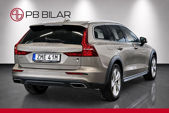 Volvo V60 Cross Country 7 of 25