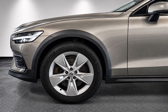 Volvo V60 Cross Country 3 of 25
