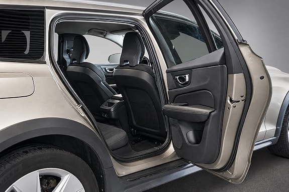 Volvo V60 Cross Country 14 of 25