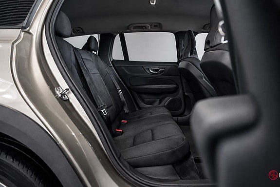 Volvo V60 Cross Country 15 of 25