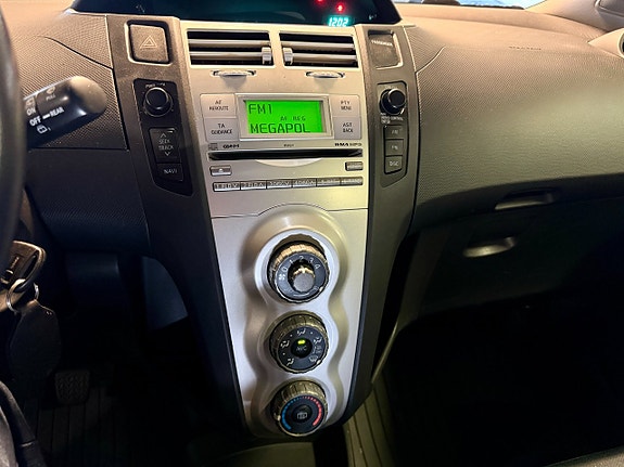 Toyota Yaris 12 of 12