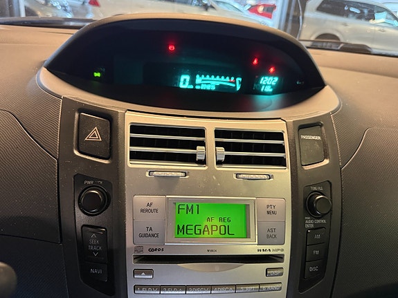 Toyota Yaris 11 of 12