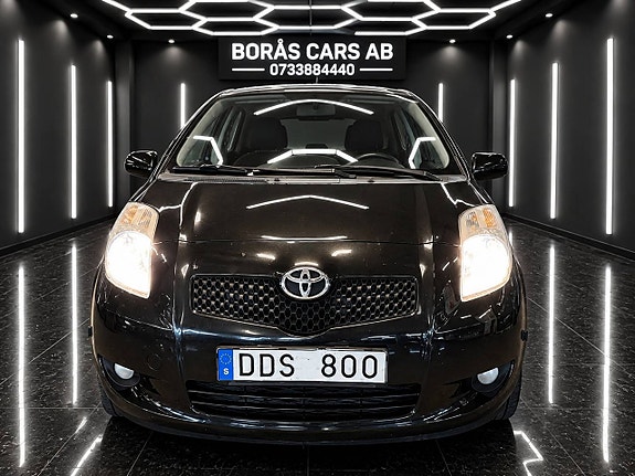 Toyota Yaris 2 of 12