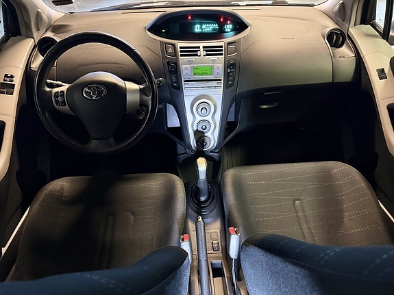 Toyota Yaris 6 of 12