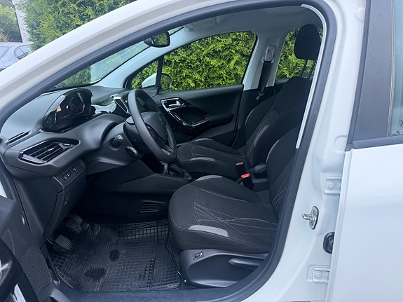 Peugeot 208 5 of 7