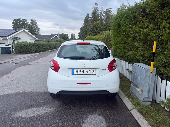 Peugeot 208 4 of 7