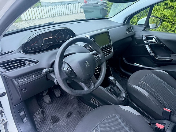Peugeot 208 6 of 7
