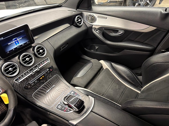 Mercedes-Benz C63 25 of 30