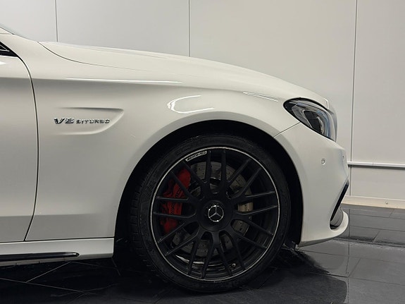 Mercedes-Benz C63 13 of 30