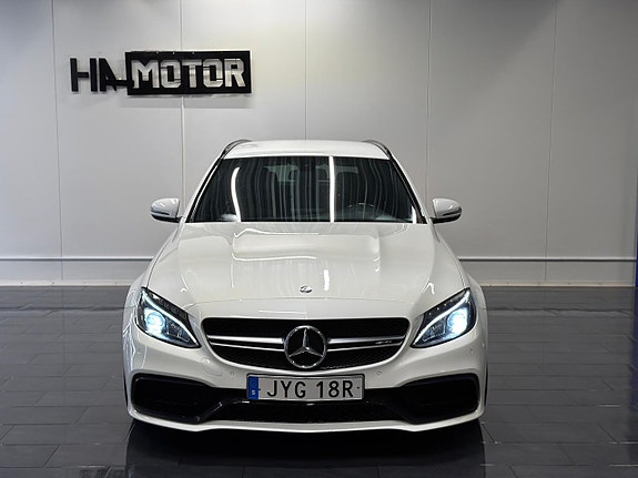 Mercedes-Benz C63 3 of 30