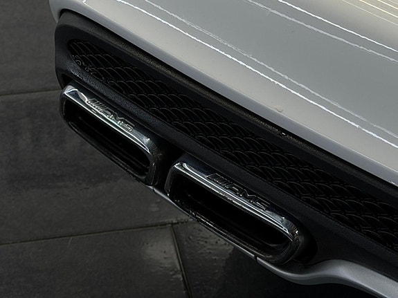 Mercedes-Benz C63 10 of 30