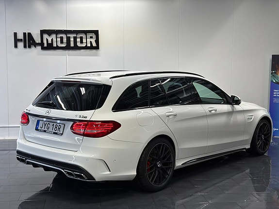Mercedes-Benz C63 7 of 30