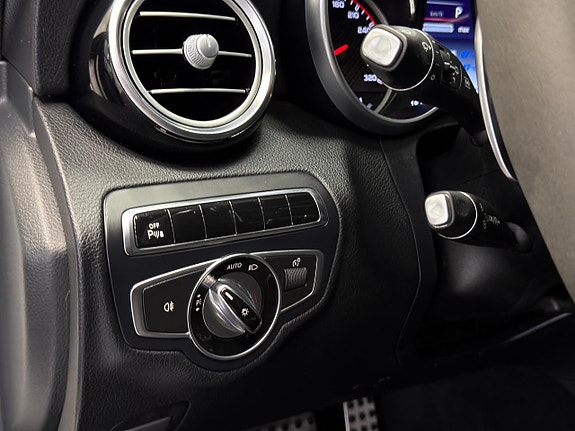 Mercedes-Benz C63 15 of 30