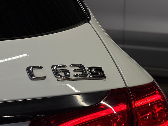 Mercedes-Benz C63 11 of 30