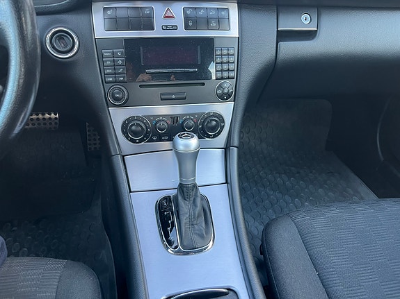Mercedes-Benz C180 12 of 12