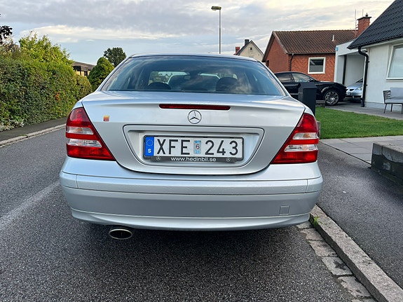 Mercedes-Benz C180 6 of 12