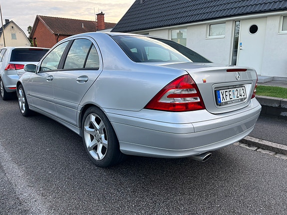 Mercedes-Benz C180 5 of 12