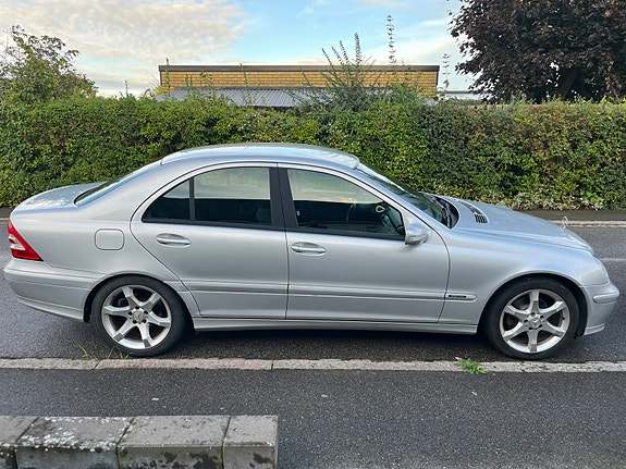 Mercedes-Benz C180 4 of 12