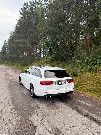 Mercedes-Benz E220 3 of 6