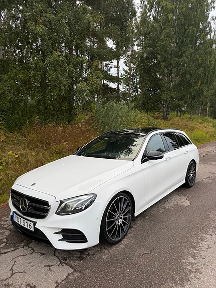 Mercedes-Benz E220 2 of 6