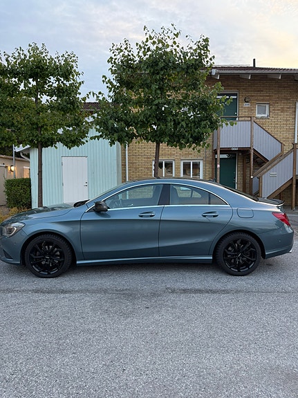 Mercedes-Benz CLA220 5 of 11