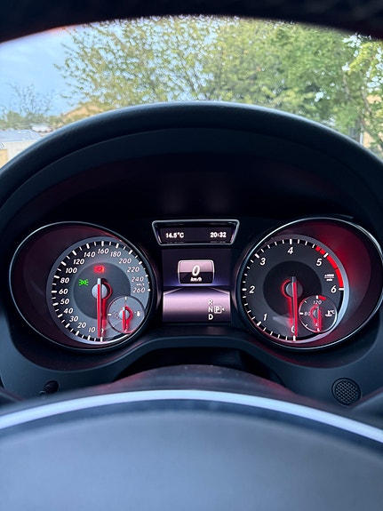 Mercedes-Benz CLA220 10 of 11