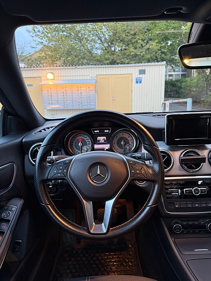 Mercedes-Benz CLA220 7 of 11