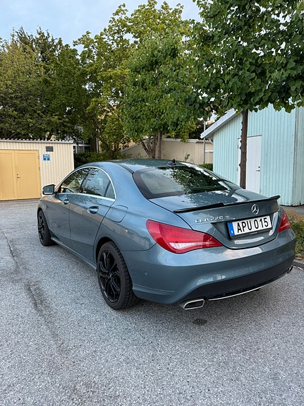Mercedes-Benz CLA220 4 of 11