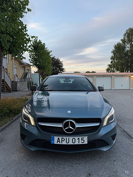 Mercedes-Benz CLA220 2 of 11