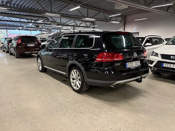 Volkswagen Passat Alltrack 3 of 10