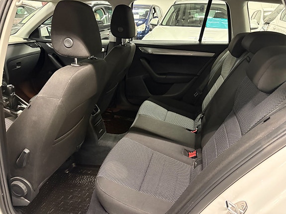 Skoda Octavia 5 of 9