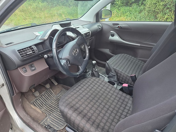 Toyota IQ 5 of 5