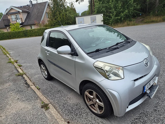 Toyota IQ 4 of 5