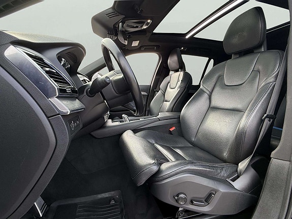 Volvo XC90 11 of 30