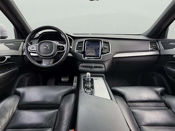 Volvo XC90 10 of 30