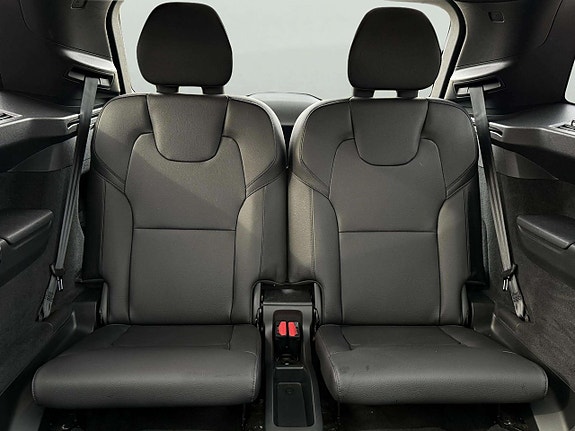 Volvo XC90 16 of 30