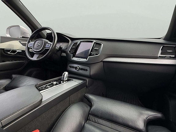 Volvo XC90 14 of 30