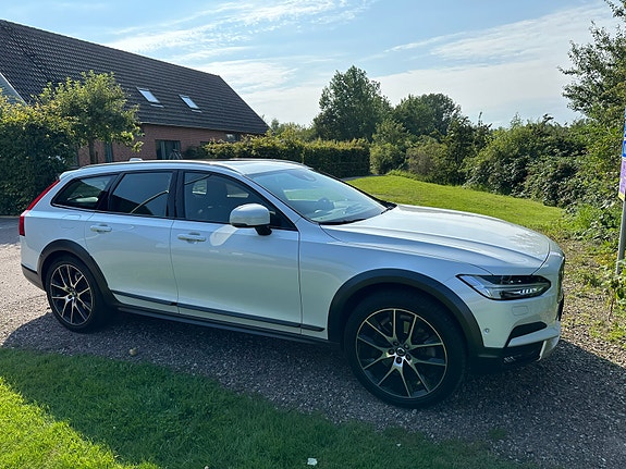 Volvo V90 Cross Country 4 of 23