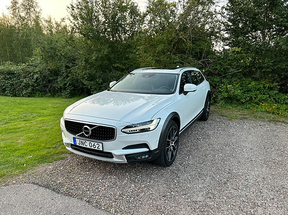 Volvo V90 Cross Country 2 of 23