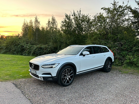 Volvo V90 Cross Country 19 of 23
