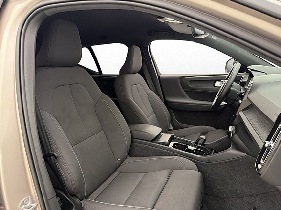 Volvo XC40 27 of 30
