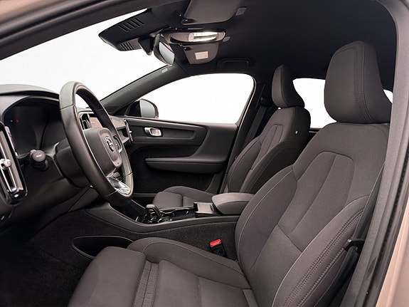 Volvo XC40 13 of 30