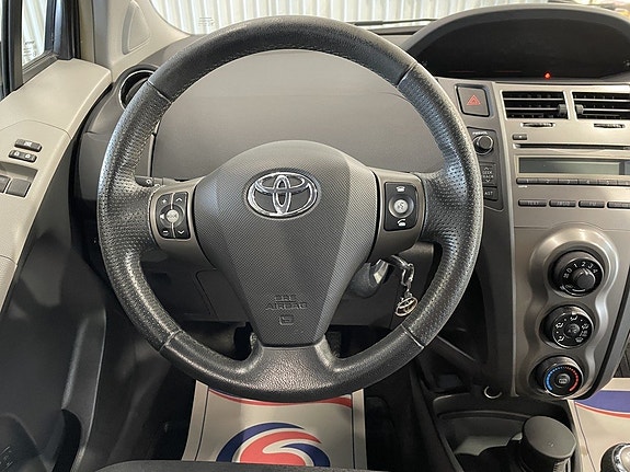 Toyota Yaris 11 of 20