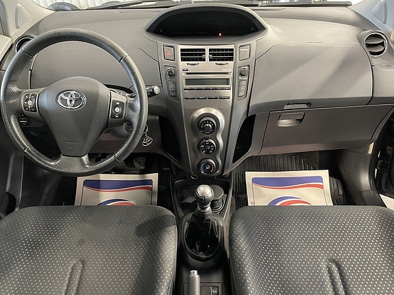 Toyota Yaris 9 of 20