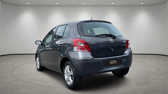 Toyota Yaris 7 of 20
