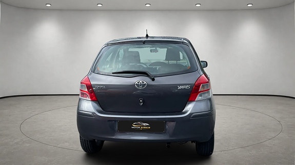 Toyota Yaris 5 of 20